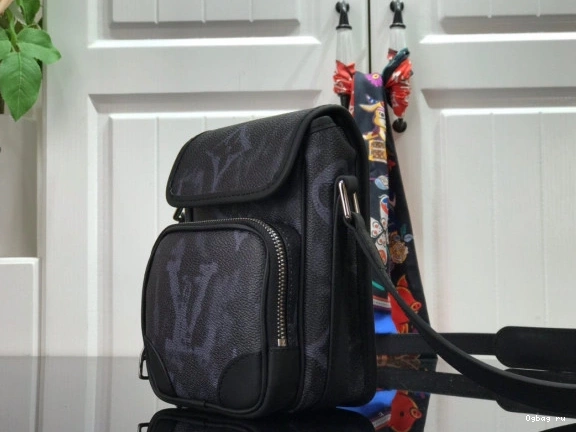LOUIS NANO VUITTON AMAZON MESSENGER 0823